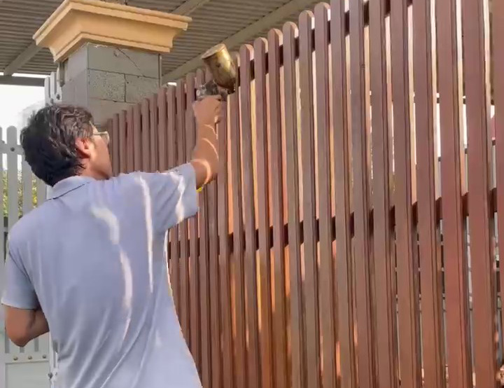 thi công sơn gỗ ngoài trời Akzo Nobel bằng súng phun