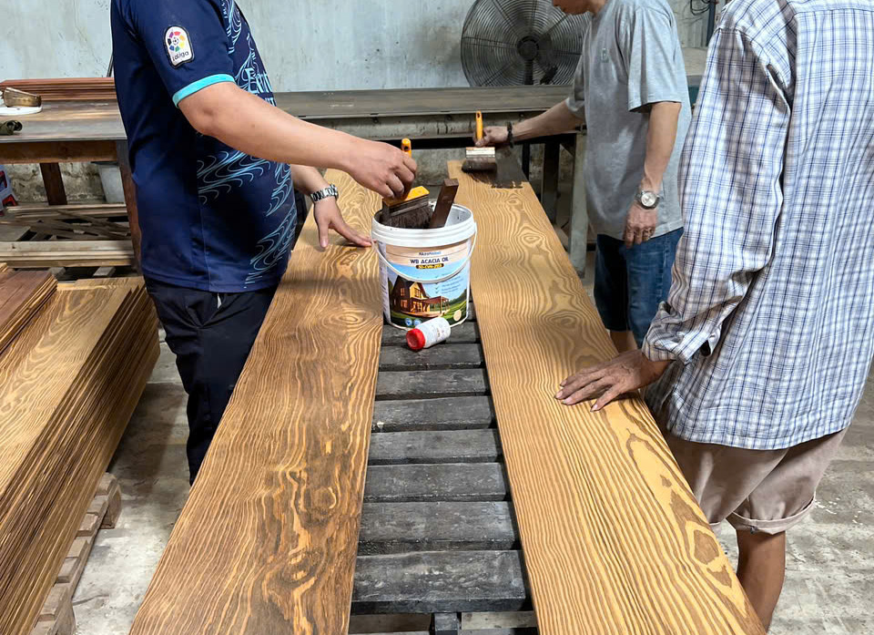 Quy trình sơn gỗ ngoài trời gốc nước Akzo Nobel an toàn cho người sử dụng